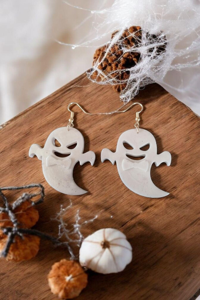 Boucles d&#039;oreilles en résine uv, hypoallergénique fait main 