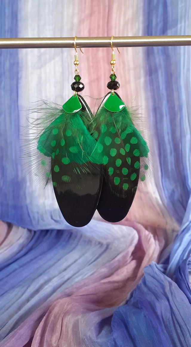 Kapoor Grandes boucles d'oreilles, Ovale noir et plumes vertes