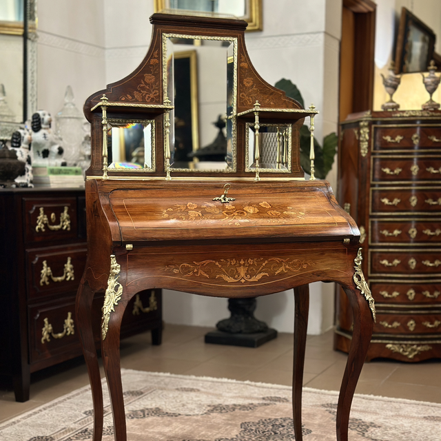 Bonheur du jour estilo Louis XV