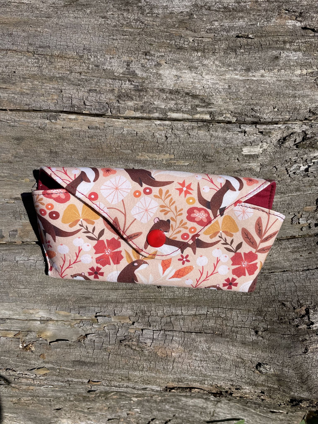 Etui à lunettes loutre