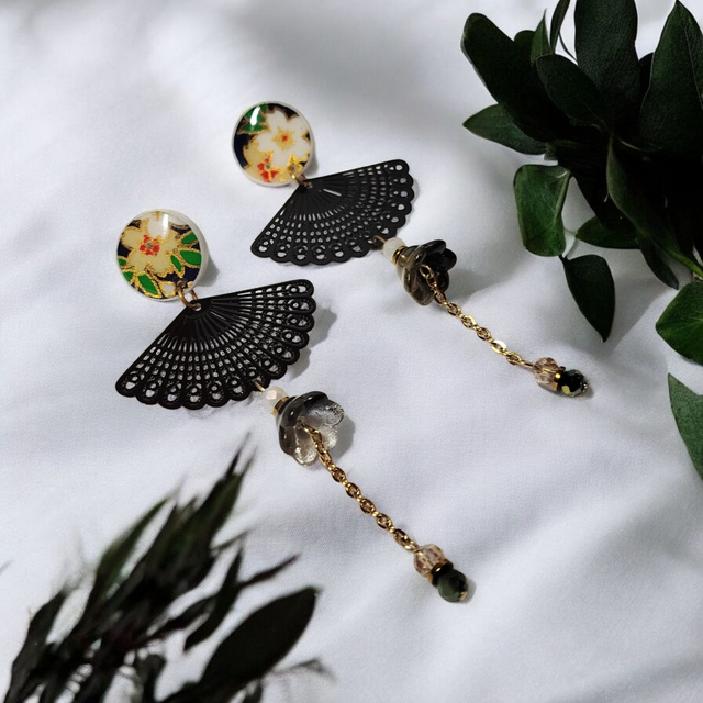 Boucles d'oreilles pendantes motifs japonais  noir et vert