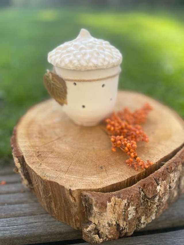 Photophore Gland en Céramique Blanche – Décoration Automne Chic avec Feuille Dorée