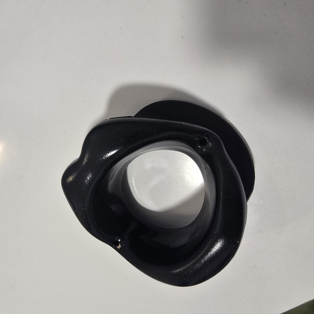 BOUCHE GRANDE OUVERTE 