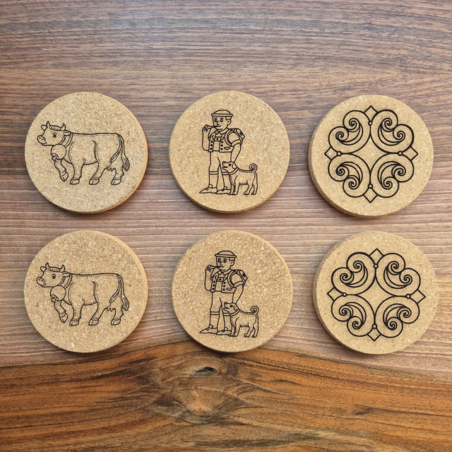 Raclette-Untersetzer aus Kork 6er Set, Alpaufzug