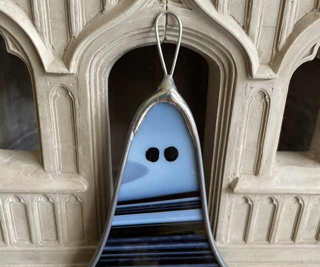 Hanging ghost suncatcher £13.50