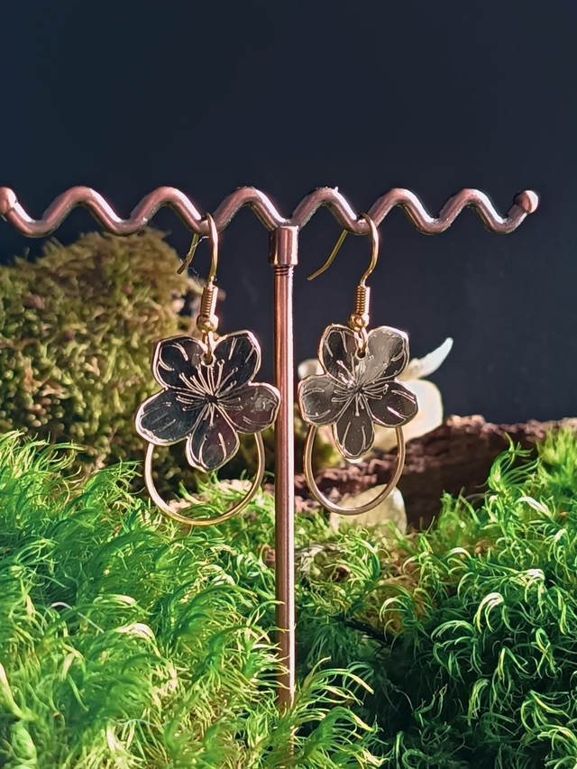 Boucles d'oreilles - crochets - Sakura - fleurs de cerisier - laiton - La&amp;Titia 