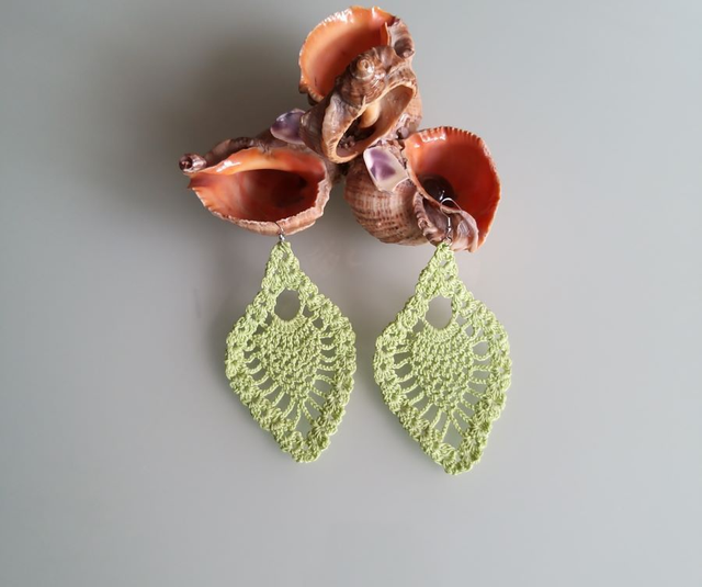 Almazöld horgolt fülbevaló