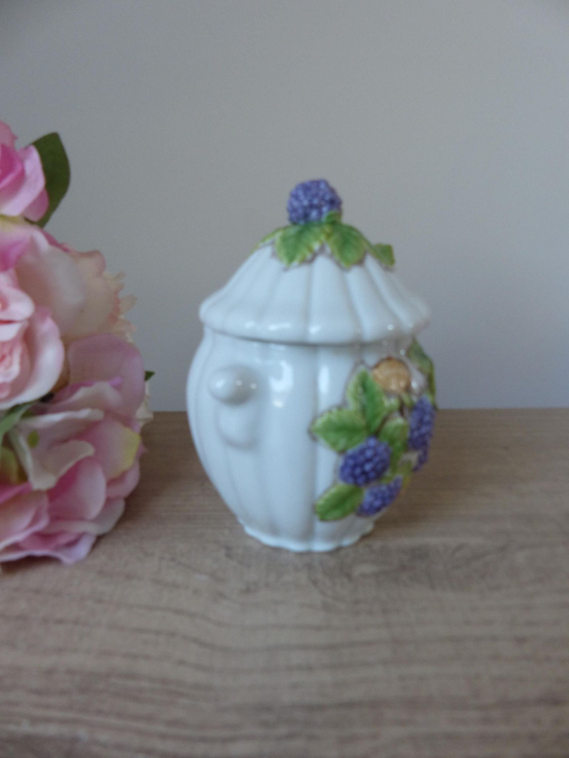 Pot à Confiture Vintage en Céramique – Motifs de Mûres Violettes Peintes avec Couvercle et Cuillère, Fait au Sri Lanka, Décoration Cuisine