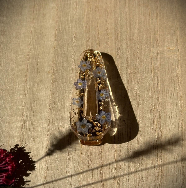 Barrette à cheveux- Myosotis et or (arrondie)