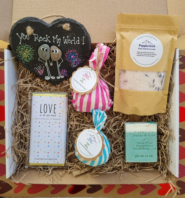 Luxury Irish Hamper with Handcrafted Pebble Art Slate