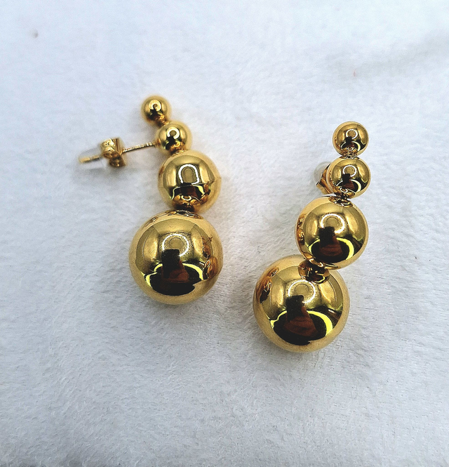 Eva-"Sphères en Cascade"