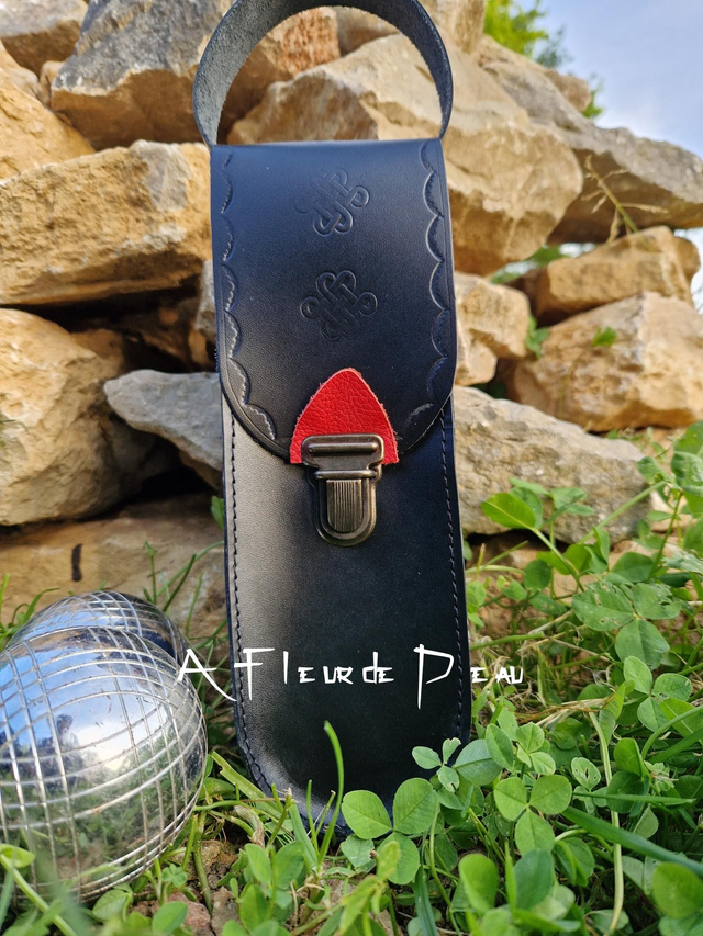 Sacoche en cuir pour boules de pétanque 