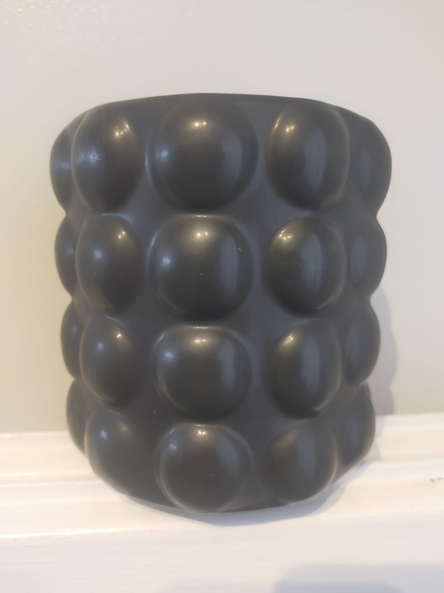 ROUND BUBBLE BURNER IN BLACK AND WHITE