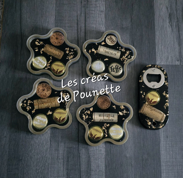 Lot de 4 dessous de verre et leur décapsuleur