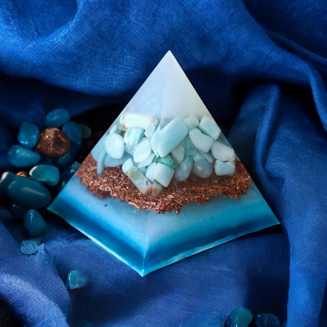 Pyramide orgonite ALTARA - Amazonite