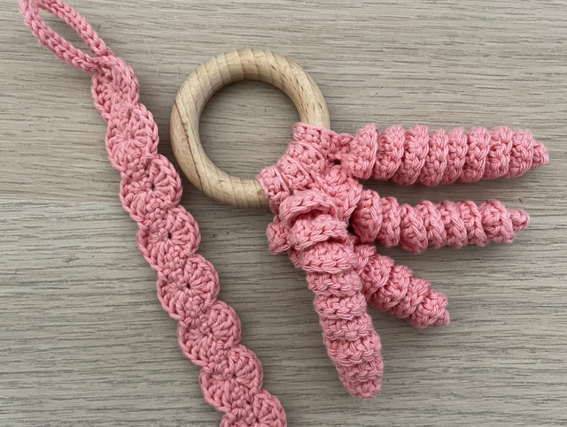 Lot naissance 2 = Attache tétine + Anneau de dentition « tentacules »