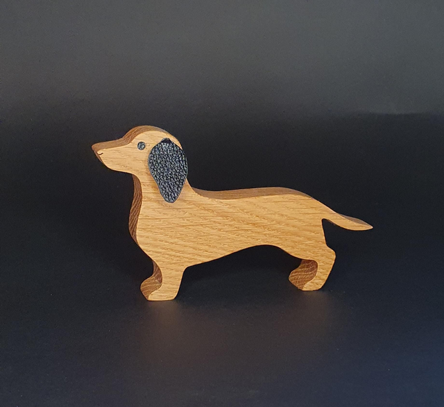 Teckel décoratif en bois de chêne et cuir noir