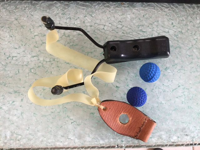 04A ... lance pierre débutant - KIT avec 10 balles NERF - moins de 1 joule - petit modèle 