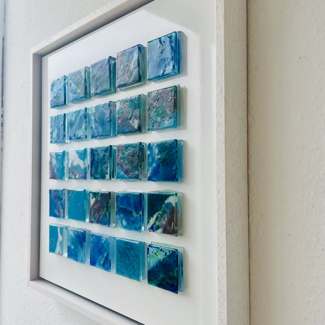 Broken Planet - Gefragmenteerde Schildering op verhoogd glas