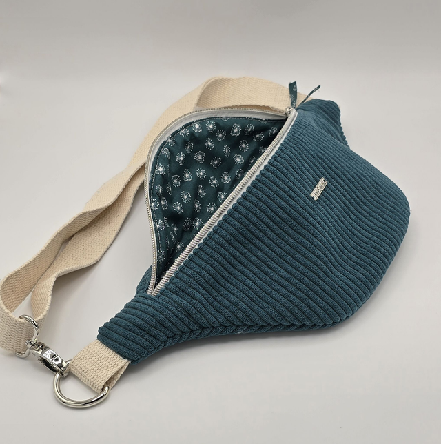 Petit sac banane en velours côtelé vert