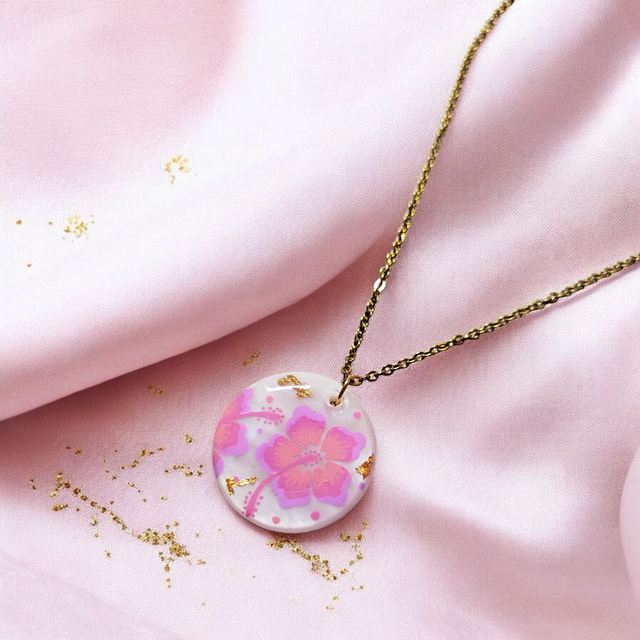 Collier dessiné Flora acier inoxydable rose parme nacre