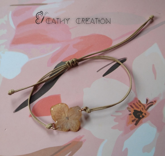 Bracelet réglable fleur naturelle 