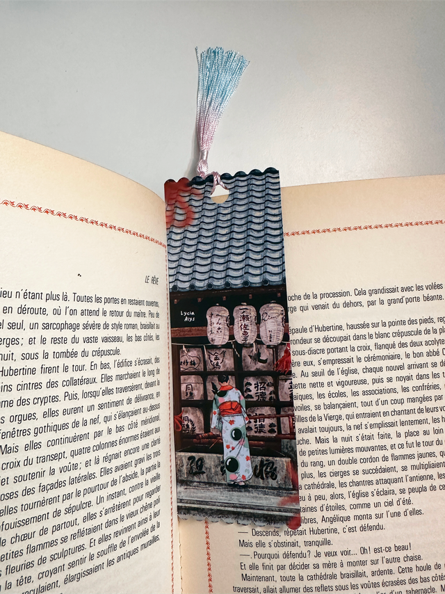 Marque page à pompom - temple