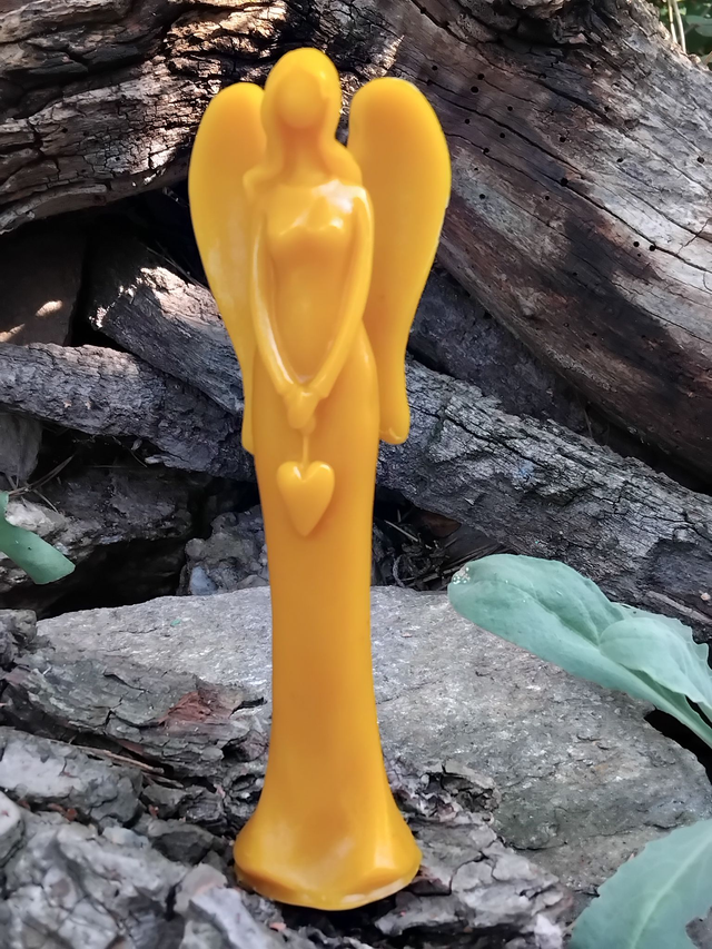 Andělka - soška ze včelího vosku