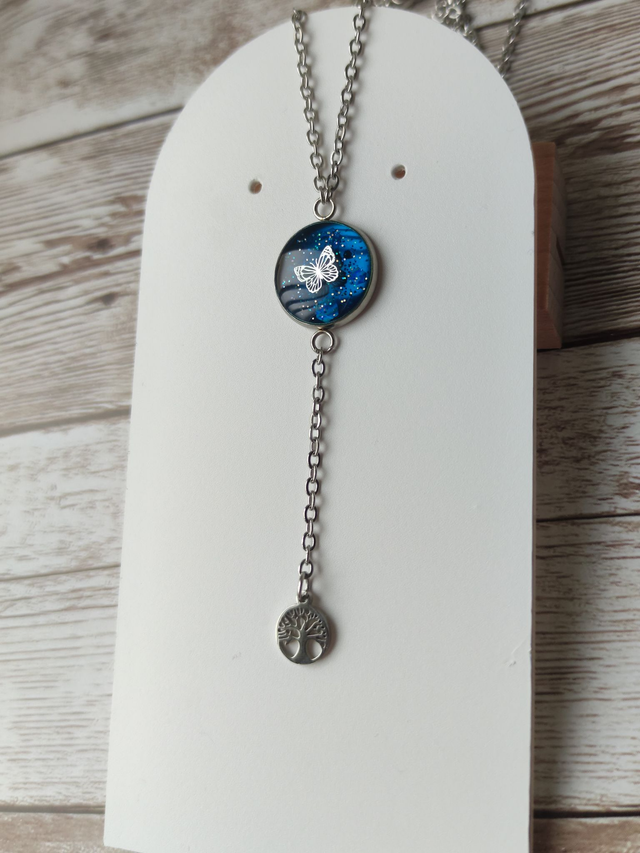Collier &quot;Arbre de vie&quot; bleu et papillon 