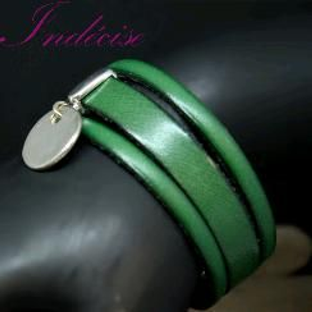 Manchette en cuir vert, fermoir aimanté