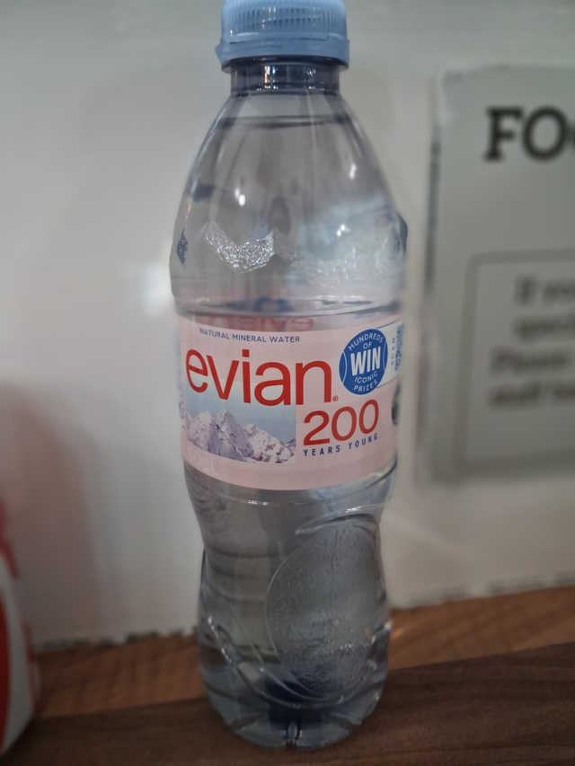 Evian Water矿泉水