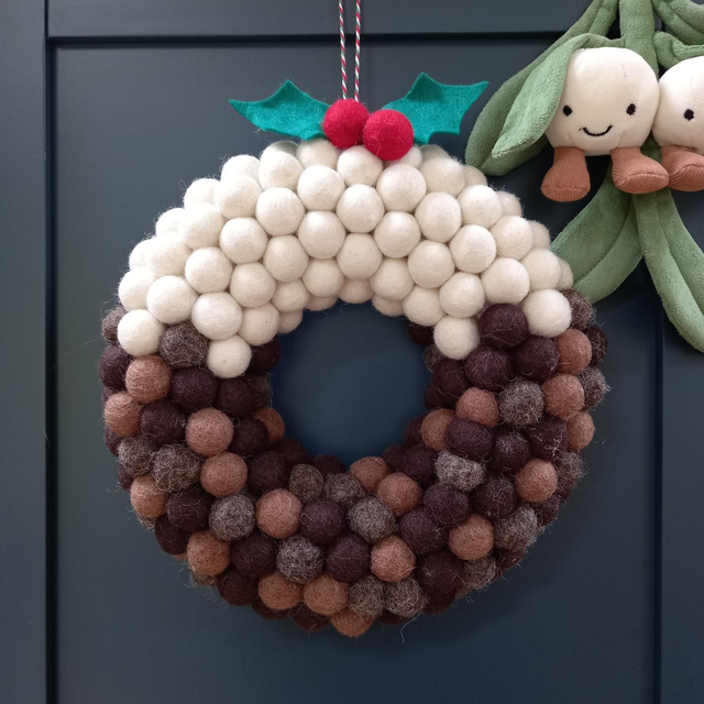 Christmas pudding felt ball wreath kit