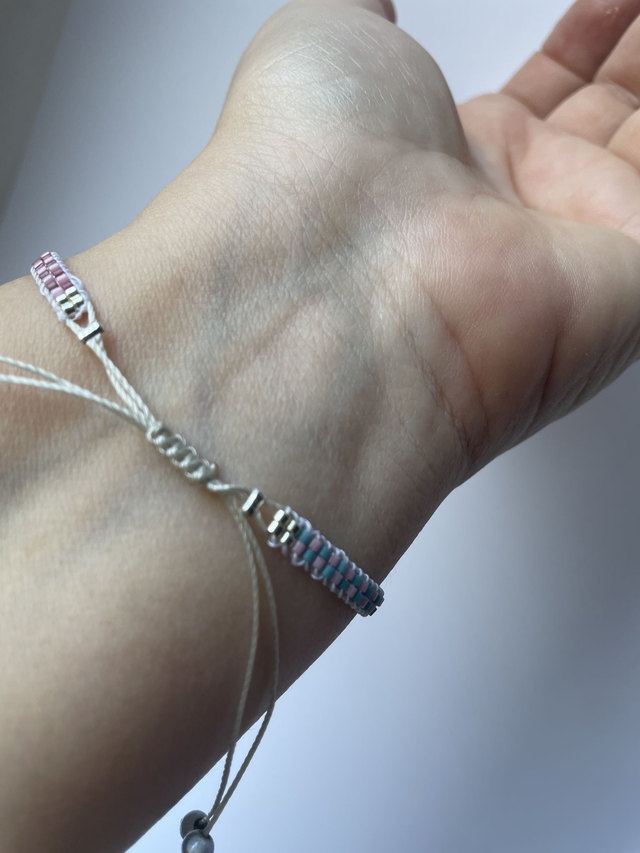 Bracelet fin, deux rangs.