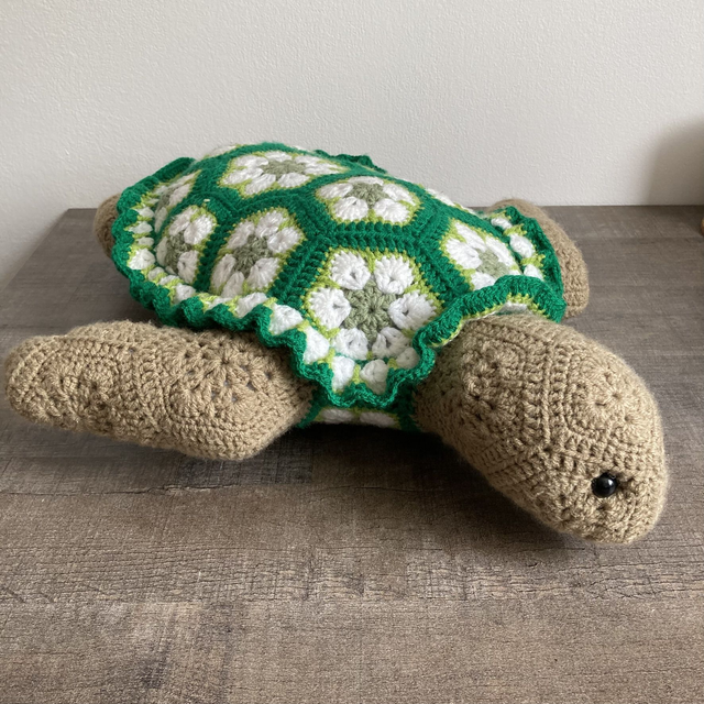 Peluche tortue granny au crochet
