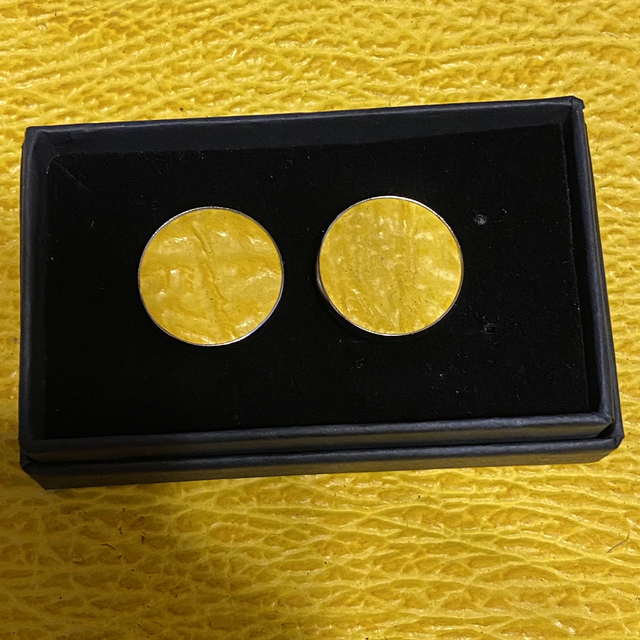 Bouton de manchettes en cuir de requin jaune 