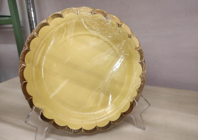 Piattini gialli con bordo oro 