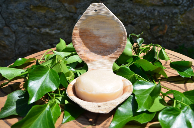 Holy Lama Savon Yogi Neem &amp; Tulsi en feuille de palmier