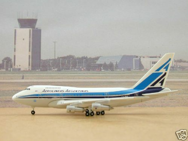 Aerolineas Argentinas B747SP-27 (OC) (LV-DHV), 1:400