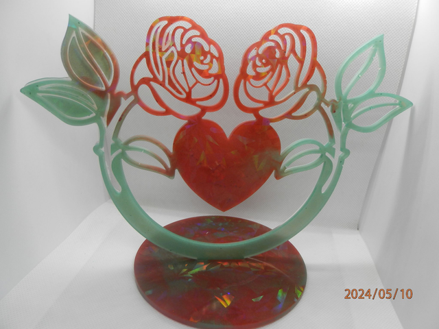 Double rose holo sur socle 