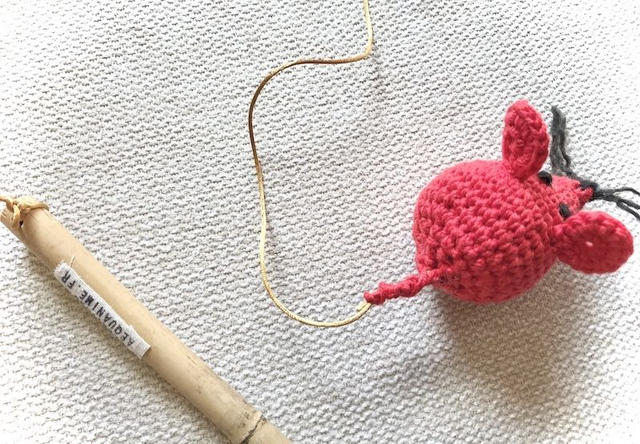 Canne à pêche souris rouge pour chat