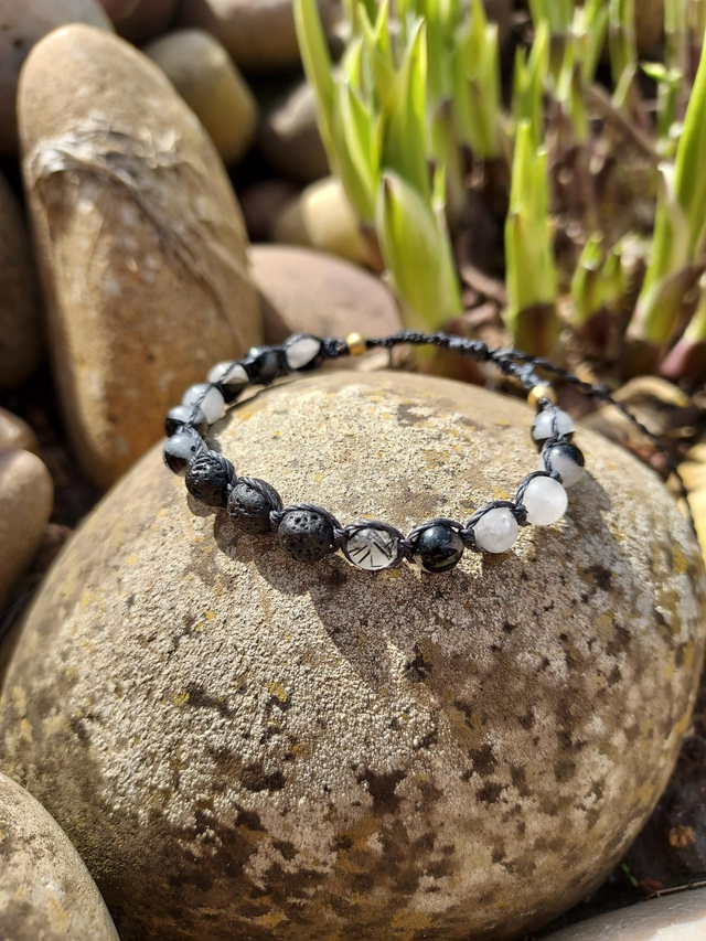 Quartz Tourmaline - Pierre de Lave