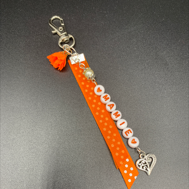 Bijoux de sac. Mamie orange point blanc 