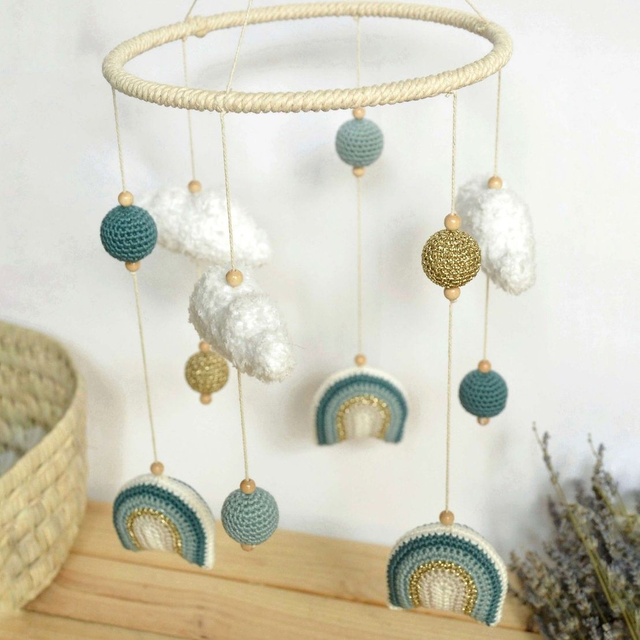 Mobile arc-en-ciel bleu doré