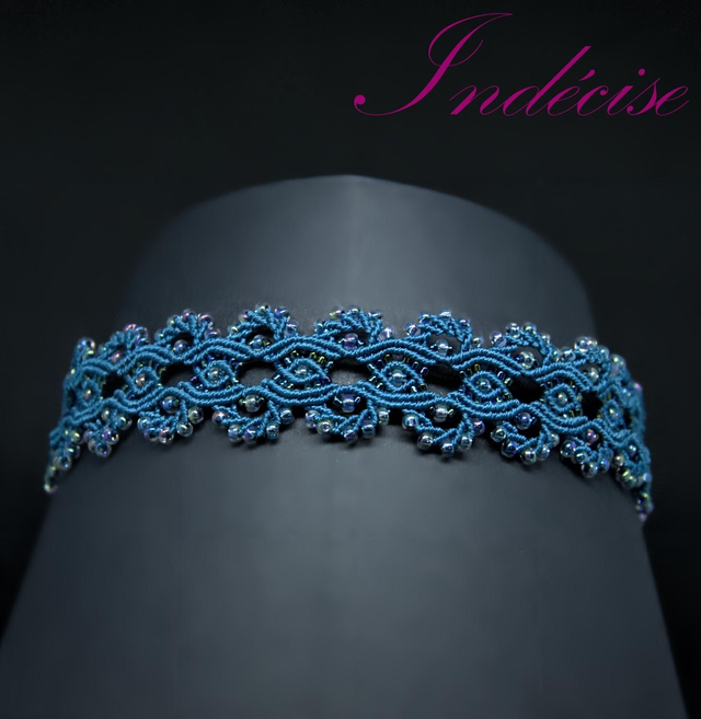 Ras de cou, en macramé bleu canard