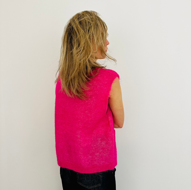 Sleeveless Buttoned Cardigan Fushia