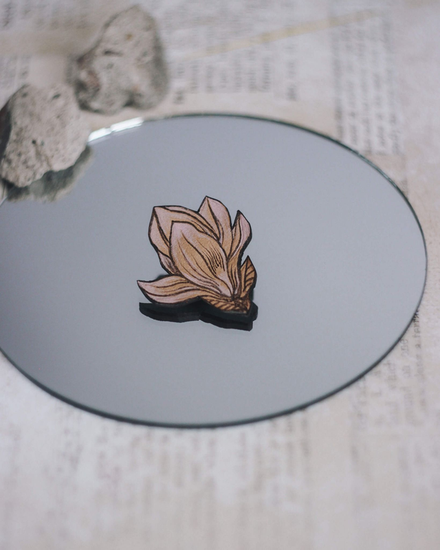 Pin broszka magnolia