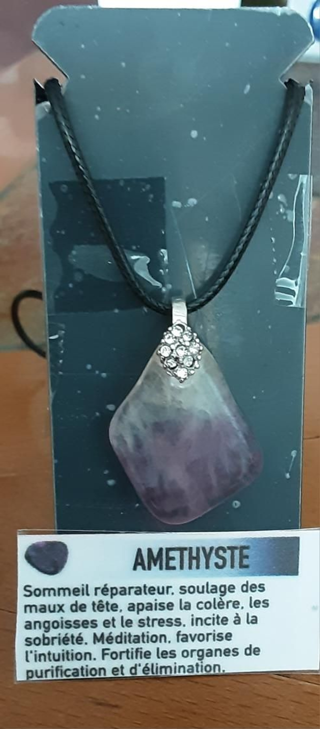 Améthyste pierre roulée avec cordon 