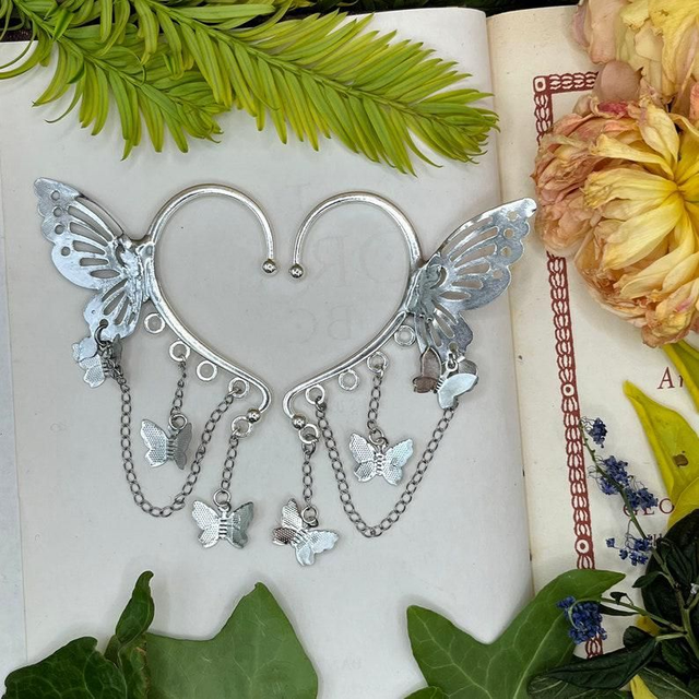 Butterfly ear cuff
