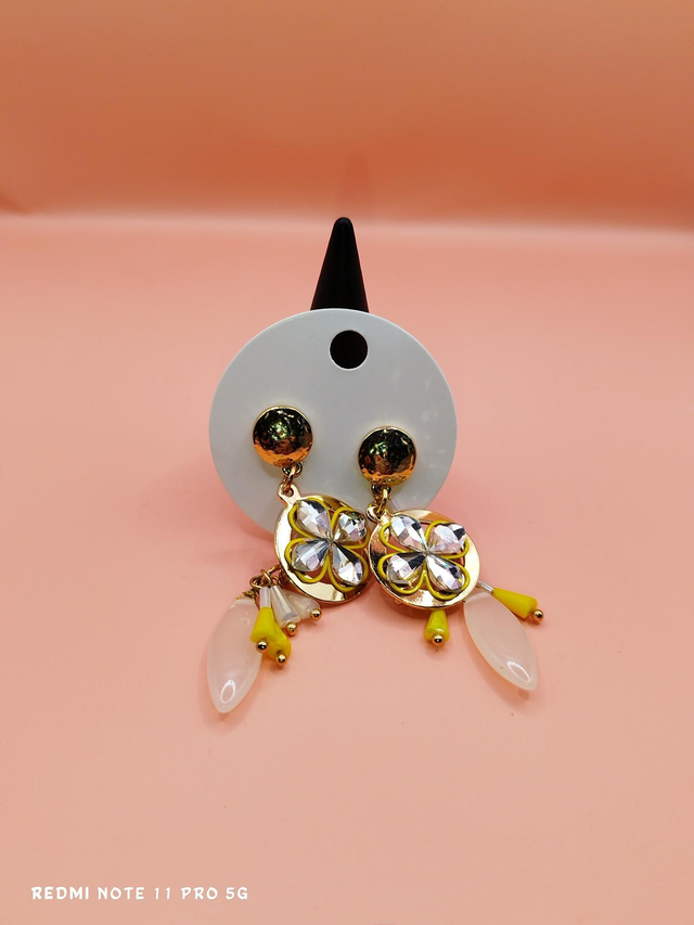 Boucles d&#039;oreilles Florales Fantaisie Jaune et Blanc