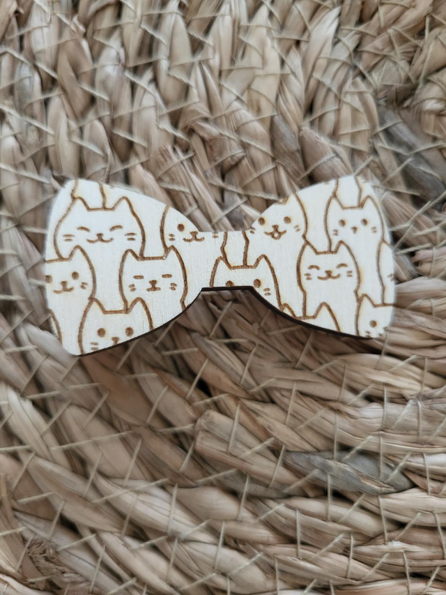 Barrette en bois gravée 